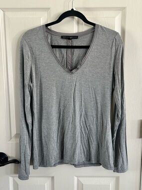 White House Black Market Gray Long Sleeve V-Neck Top Sz Medium Casual Shirt